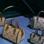 พร้อมส่งความสวย!!! medium TORY BURCH FACTORY MONOGRAM JACQUARD BOSTON BAG กระเป๋าถือหรือสะพายรุ่นใหม่ล่าสุดจาก TORY BURCH FACTORY วัสดุ Woven Jacquard & Leather ในลาย Jacquard คงเอกลักษณ์แบรนด์สวยอยู่ทรงดีไซน์โดดเด่นทรง Boston เปิดปิดด้วยซิปคู่สะดวกใช้ขนา
