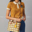 Tory burch perry fil coupe small triple-compartment tote กระเป๋าทรง Tote ยอดนิยม เหมาะอย่างยิ่งสำหรับการเป็นกระเป๋าคู่ใจ ใช้ในชีวิตประจำวัน ฐานกระเป๋ามีความแข็งแรงทนทานต่อการใช้งาน ภายในกระเป๋ากว้างขวาง ตอบสนองการใช้งานสูงสุด ตัวกระเป๋าตัดเย็บจากหนังแท้แล