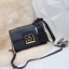 Aldo กระเป๋า สะพาย สวยๆ ขนาดกำลังดี ดีไซน์ หรูหรา ด้านหน้าตัวล็อคทอง Rose gold ดีไซน์สวย เพิ่มความมีสไตล์ให้กับกระเป๋า แถมริ้บบิ้นผูกเพิ่มความน่ารัก (สามารถถอดออกได้) ใบนี้สะพายออกงานสวยเกิดแน่นอนค่ะ รับประกันเลย