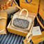 LV Keepall Bandoulière 25 Bag กระเป๋าสะพายคีฟออลดีไซส์ใหม่ ด้านข้างปั้มแบรนด์หนังกลับสวยโดดเด่น สีเบจสวยละมุนลงตัว ภายในโล่งกว้าง มีช่องย่อยด้านหน้าสะดวกใช้งาน