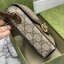 หนังแท้ GUCCI Horsebit phone bag กระเป๋าสะพาย กระเป๋าใส่โทรศัพท์สุดคลาสสิก หนังวัวแท้สีน้ำตาล/สีขาว อะไหล่ทองสวย ดีไซต์สัญลักษณ์วงแหวนตามแบบฉบับแบรนด์ สายสะพายยาวที่สามารถปรับระดับได้ ภาพสินค้าถ่ายจากงานขายจริง ใช้งานต่างประเทศได้ค่ะ