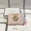 GUESS Women’s Small Wallet กระเป๋าสตางค์แบบสั้น อะไหล่ทอง ขนาดกะทัดรัดพกพาสะดวก ช่องใส่บัตรได้ถึง 6 ช่อง