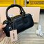 MIU MIU Arcadia leather bag 22cm Regular Size กระเป๋าถือ/สะพายสุดชิคมากในตอนนี้ ดีไซน์เรียบแต่มากมีอยู่จริง สวยดูแพง แมทชุดได้ง่ายสุด มินิมอลมินิใจ หูจับในตัวง่ายและสะดวกพกพา