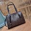 COACH C4075 TATUM CARRYALL IN SIGNATURE CANVAS คอลเลคชั่นใหม่ล่าสุด จัดมาให้ได้สวยก่อนใคร สวยหรูทุกสี!! ลุคผู้ดีต้องมาอีกหนึ่ง กระเป๋าสะพายทรงสวย ที่มาพร้อมสายสะพายไหล่ในตัว และสายครอสบอดี้สำหรับสะพายข้าง วัสดุหนัง crossgrain สวยคมมากๆ ตัวกระเป๋าถูกแบ่งเป