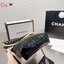 Chanel 22 mini bag with pearls 8" / Chanel Bag พร้อมส่ง กระเป๋าสะพาย สายโซ่อะไหล่ทองพร้อมสายมุกสวยหรู ทรงยอดฮิตในปี 2023 หิ้วหรือคล้องไหล่ได้ มาพร้อมกล่อง อปก ครบเซ็ท รอบนี้จัดราคาพิเศษสุดคุ้มค่ะ ใช้งานต่างประเทศได้ ภาพถ่ายจากงานขายจริง
