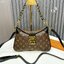 LV Twinny Monogram Reverse Bag กระเป๋าสะพายสุดคลาสสิก สวยหรู แต่งขอบหนังพร้อมตกแต่งตัวล็อกแบบ S Lock สุดไอคอนิกและหูจับสายโซ่ถักอย่างลงตัว มาพร้อมสายสะพายที่ปรับเป็นสายสั้นเพื่อคล้องแขนและสะพายไหล่หรือปรับเป็นสายยาวสำหรับสะพายเฉียง แมตช์ได้กับการแต่งกายทุ