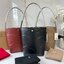 Rally The Bag Whisper กระเป๋าทรงบัคเก็ตงานหนังรุ่นใหม่ ฮอทติดลมบน มาแรงสะพายกันทั่วบ้านทั่วเมือง สายแบกสายขนห้ามพลาดจุของได้เยอะ รุ่นหนังผิวสัมผัสนิ่มมือ ทนทานและจุสิ่งของได้ครบครัน