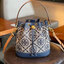 ของแท้ 💯% 】Tory Burch Monogram Jacquard Bucket Bag กระเป๋าถือหรือสะพายไหล่ วัสดุผ้า Canvas โลโก้ Jacquard ทรงถัง ตั้งอยู่ทรง