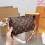LV Pochette Accessoires bag 8" กระเป๋าทรงพอช อีกหนึ่งในสไตล์ที่มีเอกลักษณ์ของแบรนด์ สะดวกใช้งานได้ทุกวัน เป็น every day look ได้หลายสไตล์ ขนาดกะทัดรัดน่ารัก มาพร้อมสายสะพาย 2 เส้น สวยงามน่าใช้มากค่ะ