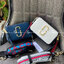 Marc Jacobs Snapshot Bag กระเป๋าแบรนด์ดังจากสัญชาติอเมริกัน นับได้ว่ารุ่นนี้เป็นรุ่นทรงฮิตเลยทีเดียว โดยด้านหน้ากระเป๋าจะเป็นโลโก้แบบโลหะที่เป็นสัญลักษณ์ของแบรนด์นี้ มาพร้อมสายสะพายที่จะสะพายยังไงก็ดูโดดเด่น เพราะขนาดใหญ่ที่สกรีนตัวอักษรโลโก้ ในรูปแบบต่าง