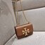 TORY BURCH ELEANOR SMALL CONVERTIBLE SHOULDER BAG ฮอตไอเท็ม รุ่นนี้ขายดีขายหมด คัมแบค!! สวยหรู คุณหนู ผู้ดี!! หายากมากที่สุด!! กระเป๋าสะพายข้าง ดีไซน์อยู่ทรง ขนาดกำลังสะดวกใช้สำหรับสาว วัสดุหนังแท้เต็มใบ สีทูโทน เปิด-ปิดด้วยแถบแม่เหล็ก ภายในแบ่งสัดส่วนได้