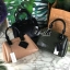 CHARLES & KEITH CROC-EFFECT STRUCTURE BAG กระเป๋าถือ/สะพายวางอยู่ทรง ตัวหนังกระเป๋าพิมพ์ลายจรเข้สวยมากๆ มีหมุดรองฐาน 4 มุม หูหิ้วพับลงได้ค่า เปิดปิดแบบกระดุมแม่เหล็ก แบ่งเป็น 3 ช่องใหญ่ เป็นช่องซิปตรงกลาง จุของได้ดี ใส่ ipad mini ได้นะค่า มีสายสะพายยาวแบบ