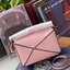 Loewe Nano Puzzle bag in classic โลเอเว่ (LOEWE) อีกหนึ่งกระเป๋าแบรนด์ดังจากสเปน ภายใต้คอลเลคชั่นใหม่อันร่วมสมัยของแบรนด์ มีความเป็นคลาสสิคและโมเดิร์นทันสมัย กระเป๋าที่มาในรูปแบบสี่เหลี่ยมผืนผ้า ที่สามารถใช้งานได้ทั้งแบบหูหิ้ว และแบบ Crossbody ด้านในมีช่อ