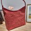 GOYARD BOHEME HOBO BAG / GOYARD HOBO กระเป๋าสะพายทรงโฮโบ ใบใหญ่จุใจ!! มาครบสีขายดี เลิศทุกสี รูปทรงคลาสสิค ดีไซน์เป็นเอกลักษณ์ วัสดุหนังแคนวาสพิมพ์ลายสวยคม ปากกระเป๋ามีซิปเปิด-ปิดกันของหล่นได้ ภายในโล่งกว้างมาก มาพร้อมสายคล้องในตัว ทนทาน สะพายสวยๆได้ทุกวั