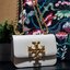 TORY BURCH ELEANOR SMALL CONVERTIBLE SHOULDER BAG ฮอตไอเท็ม รุ่นนี้ขายดีขายหมด สวยหรู คุณหนู ผู้ดี!! หายากมากแล้วน้า กระเป๋าสะพายข้าง ดีไซน์อยู่ทรง ขนาดกำลังสะดวกใช้สำหรับสาว วัสดุหนังแท้เต็มใบ สีทูโทน เปิด-ปิดด้วยแถบแม่เหล็ก ภายในแบ่งสัดส่วนได้เป็นอย่างด