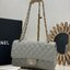 ORI หนังแท้ | CHANEL Classic Medium Flap Bag 25cm กระเป๋าสะพายคลาสสิกรุ่นยอดนิยมตลอดกาล ดีไซน์เรียบหรูหราขับผิว งานหนังแท้ อะไหล่ทองหรูหรา สุดยอดเดอะเบสท์ไอเท็ม
