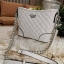 Guess Woman Factory Crossbody Bag กระเป๋าสะพายรุ่นใหม่ดีไซน์สวยหรูคลาสสิคจาก GUESS FACTORY วัสดุหนังเเกะสังเคราะห์เนื้อหนานิ่มลายตาราง เปิดปิดด้วยซิปสะดวกใช้ ด้านหน้ามีโลโก้ ภายในมีโลโก้ช่องใส่ของ และช่องซิป ใส่กระเป๋าสตางค์ใบยาว ของใช้ได้จุ มาพร้อมสายสะพ