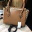 Don't Miss! CHARLES & KEITH DOUBLE ZIP STRUCTURED BAG กระเป๋าถือหรือสะพายรุ่นยอดนิยมขนาดใหญ่กำลังดี หนังเรียบสวยอยู่ทรงด้านหน้ามีโลโก้แบรนด์อะไหล่ทองนูน เปิดปิดด้วยซิป ภายในกว้างจุของได้เยอะ ใส่ Ipad กระเป๋าสตางค์ หนังสือ ของใช้ได้จุ มาพร้อมสายสะพายย