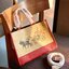 COACH LUNAR NEW YEAR DEMPSEY CARRYALL IN SIGNATURE WITH OX AND CARRIAGE((C2181)) 🌈พร้อมส่งทันทีที่ไทย! กระเป๋าหิ้วหรือสะพายข้างได้ หนังแท้นิ่มทรงสวยค่ะ ⭐️ด้านหน้าเด่นด้วยรูปวัววลากรถม้าประดับดาววิ้งๆมาด้วยนะคะ เปิดปิดกระเป๋าแบบกระดุมแม่เหล็ก ภายใน