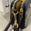 ของแท้ 💯% Tory burch t monogram jacquard double-zip mini bag พลาดไม่ได้กับTory burch ที่รนำเอาลวดลาย T Monogram มารังสรรค์ลงบนไอเท็มต่างๆ ในคอลเล็กชั่นการทอลายแบบแจ็กการ์ดสุดประณีต