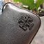 TORY BURCH MCGRAW WEDGE กระเป๋าสะพายไหล่ ทรงสวยไม่ซ้ำ ไม่เกร่อ!! สะดวกใช้งาน ดีไซน์เรียบแต่แฝงความหรู และคลาสสิคในตัว วัสดุหนังลูกวัว สัมผัสดี สวยคม เปิด-ปิดด้วยซิป ภายในเป็นช่องโล่ง มีช่องย่อยเก็บบัตร มาพร้อมสายสะพายในตัว ปรับได้อีกเล็กน้อย ไอเท็มนี้เหมา