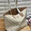 COACH 91107 REVERSIBLE CITY TOTE WITH HORSE AND CARRIAGE PRINT ใช้ได้ 2 ด้าน 🔺ทรง Tote รุ่นแนะนำค่ะ!! วัสดุ pvc อย่างดี นิ่มยวบตัวสวย ลายรถม้าทั้งใบค่ะ (ในไทยหายากค่ะลายนี้) 📌สามารถใช้ได้ทั้งด้านในและด้านนอกนะคะ สวยทั้ง2ด้านเลยทีเดียว เป็น