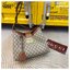 Gucci Padlock large shoulder bag กระเป๋าสะพายใบใหญ่ ในคอลเลกชั่น Pre-Fall 2025 แพดล็อกนำเสนอรูปทรงร่วมสมัยที่สามารถใช้งานได้หลากหลายสไตล์ สวยผู้ดีรูปทรงใช้งานง่าย วัสดุหนังแคนวาส