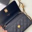 หนังแท้ VIP GIFT CHANEL classic shoulder crossbody bag วัสดุหนังเรียบเนียนสวยผู้ดีม๊ากกก งานอยู่ทรงคุณภาพดีตามแบบฉบับของแบรนด์ ขนาดกำลังดี น้ำหนักเบา ด้านหน้ามีโลโก้แบรนด์อะไหล่หรู มีช่องใส่บัตร ใส่ของจุกจิก เปิดปิดด้วยฝาปิดกระดุม งานตัวจริงสวยมากๆ ถูกใจร