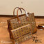 ORI | M.C.M MEDIUM MÜNCHEN TOTE IN VISETOS กระเป๋าโท้ทไซส์กลางจุได้เยอะ ใหม่ล่าสุด ใช้ได้ทั้งหนุ่มๆและสาวๆ รูปทรงคลาสสิค ดีไซน์เป็นเอกลักษณ์ แถมยังได้ใบลูกใส่ของจุกจิกได้อีก