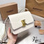 BURBERRY Leather Medium TB Bag / BURBERRY FRAGRANCES CROSSBODY BAG กระเป๋าสะพายหนังเรียบสวยอยู่ทรงดีไซน์ยอดนิยมประดับโลโก้แบรนด์ทองด้านหน้า เปิดปิดด้วยฝาปิดสัญลักษณ์ตัวB ภายในมีช่องแบ่งเป็นสัดส่วนมีช่องซิปหัวซิปแบรนด์