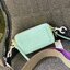 Marc Jacobs Snapshot Bag กระเป๋าแบรนด์ดังจากสัญชาติอเมริกัน นับได้ว่ารุ่นนี้เป็นรุ่นทรงฮิตเลยทีเดียว โดยด้านหน้ากระเป๋าจะเป็นโลโก้แบบโลหะที่เป็นสัญลักษณ์ของแบรนด์นี้ มาพร้อมสายสะพายที่จะสะพายยังไงก็ดูโดดเด่น เพราะขนาดใหญ่ที่สกรีนตัวอักษรโลโก้ ในรูปแบบต่าง