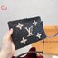 LV Neonoe MM Monogram Flowers / LV Bucket Bag กระเป๋าสะพายทรงบัคเก็ตใบใหญ่ โดดเด่นด้วยการตกแต่งลายพิมพ์ รูดเปิด-ปิดปากกระเป๋าด้วยเส้นหนัง สายสะพายมีให้ถึง 2 แบบ สายคล้องแขน และสายยาวที่สามารถปรับสะพายไหล่หรือสะพายข้างก็ได้ ภายในแบ่งสัดส่วนไว้สวย จุของได้ค