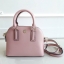 Don't Miss !! กระเป๋าแบรนด์ดัง TORY BURCH รุ่น SAFFIANO ZIP BAG กระเป๋าถือและสะพาย ลายหนัง saffiano อะไหล่ทองปั้มแบรนด์ ทรงสวยมาก ด้านหน้าติดโลโก้แบรนด์ เปิดปิดกระเป๋าด้วยซิปอย่างดีค่ะ ซับในเป็นผ้าทอลายแบรนด์สวยมากค่ะ มีช่องซิปหนึ่งช่อง ช่องเล็กสองช่