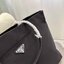PRADA Tote Nylon Bag / PRADA Shopping Nylon Bag กระเป๋าถือ/สะพายไหล่ ทรงโท้ทใบใหญ่ ภายในโล่งกว้างมาก มาพร้อมหูจับในตัว ใบนี้จุของได้เยอะมากๆ