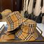 BURBERRY BUCKET HAT / Burberry Vintage Check Cotton Blend Bucket Hat หมวกทรงบัคเก็ต ทรงฮิตใช้ได้ทั้งหญิง/ชาย unisex bucket hat งานเกรดออริสวยงาม การตัดเย็บประณีต เนื้อผ้าคุณภาพดี ภาพสินค้าถ่ายจากงานขายจริง ใช้งานต่างประเทศได้