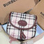 BURBERRY FRAGRANCES VINTAGE CROSSBODY BAG GiFT WITH PURCHASE (GWP) กระเป๋าสะพายพรีเมี่ยมกิ๊ฟ Limited Edition จากเคาน์เตอร์ BURBERRY FRAGRANCES วัสดุหนังแท้ขึ้นลาย Burberry Vintage Signature สวยหรูสุดคลาสสิค เปิดปิดฝาปิดกระดุมแม่เหล็ก ภายในมีโลโก้และช่องซิ