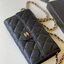หนังแท้ CHANEL WALLET WITCH CHAIN พร้อมส่งที่ไทย ภาพสินค้าถ่ายจากงานขายจริง ใช้งานต่างประเทศได้ รุ่นยอดนิยมไอเท็มฮิตวัสดุหนังคาเวียร์สวยคลาสสิคเปิดปิดด้วยฝาปิดกระดุมด้านหน้ามีโลโก้แบรนด์อะไหล่สวยหรูดูดีมาพร้อมสายโซ่อะไหล่เงินและทอง ร้อยหนังจะสะพายไหล่ หรื