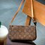 น้องน่ารักน่าใช้มากๆค่ะ LOUIS VUITTON POCHETTE ((Premium Gift Lv)) กระเป๋าหิ้ว//คล้องไหล่//สะพายข้าง//หรือถือแบบคลัท ชิลๆได้เลยค่า หนังแกะแท้นิ่มสวย เปิดปิดกระเป๋าแบบซิป ภายในสามารถใส่กระเป๋าเงินใบกลางได้; มือถือได้;พาสปอร์ตได้;ของจำเป็นจุกจิกสาวๆได้เยอะเ