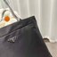 PRADA Tote Nylon Bag / PRADA Shopping Nylon Bag กระเป๋าถือ/สะพายไหล่ ทรงโท้ทใบใหญ่ ภายในโล่งกว้างมาก มาพร้อมหูจับในตัว ใบนี้จุของได้เยอะมากๆ