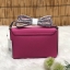 Kate Spade New York Crossbody Bag กระเป๋าสะพาย crossbody size mini กำลังน่ารัก วัสดุหนังลาย saffiano น้ำหนักเบา ด้านหน้ามี logo brand เปิดเปิดกระเป๋าแบบหมุนล็อค ภายในโล่งใส่มือถือได้ทุกรุ่น ใส่กระเป๋าสตางค์ใบสั้น, มือถือได้ทุกรุ่น ภายในมี 1 ช่องเล็ก ใส่มื