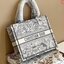 DIOR SMALL BOOK TOTE กระเป๋าสะพายทรงโท้ท สวยคลาสสิคขนาดกำลังดี พกพาสะดวก ใช้งานง่ายสุดๆ วัสดุงานทอละเอียดคุณภาพดี ภายในเป็นช่องโล่ง ใบจริงงานสวยเกินเบอร์!! สวยงามเกินราคา ไม่ผิดหวังจ้า