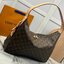 LV Slouchy MM Hobo bag 40 cm กระเป๋าถือ/สะพายไหล่ทรงโฮโบรุ่นใหม่ โดดเด่นด้วยรูปทรงอันเป็นเอกลักษณ์ เหมาะสำหรับพกพาเดินทางและใช้งานทุกวัน ลาย Monogram แคนวาสสุดไอคอนิก เสริมความสง่างามด้วยอะไหล่สีทอง งานจริงสวยมาก แนะนำค่ะ