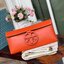 Tory burch Miller Metal clutch กระเป๋าคลัทช์ดีไซน์เรียบหรูออกแบบมาได้อย่างลงตัว ด้วยรูปทรงที่สวยงามและทันสมัย จากแบรนด์ Tory Burch ขนาดกำลังดี สามารถใส่กระเป๋าสตางค์หรือเครื่องสำอางค์ได้ตามขนาดกระเป๋า ในเรื่องของดีไซน์และLogo DoubleT เฉดเดียวกับสีของกระเป