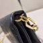VIP 🥂 LV POCHETTE COUSSIN กระเป๋าสะพายกึ่งคลัชท์ ไซส์มินิ น่ารักมากๆ สุดหรูด้วยวัสดุหนังแกะปั๊มลายสวยคม ฟูนุ่ม สัมผัสดี มาพร้อมสายโซ่ใหญ่ในตัว ดูแพง!! และสายโซ่เล็กสะพายข้างได้กำลังสวย เปิด-ปิดด้วยกระดุมแม่เหล็ก ภานในเป็นช่องโล่ง แบ่งสัดส่วน ใส่ขอ