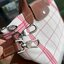 LONGCHAMP LE PLIAGE TORCHON Top handle bag - Red กระเป๋าถือขนาดเล็ก วัสดุผ้าฝ้าย อะไหลเงิน ตัดแต่งด้วยหนังวัวแท้ ผสมผสานแนวคลาสสิกแบบมินิมอลศิลปะการพับกระดาษแบบญี่ปุ่นดั้งเดิม