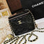 พรีเมี่ยมกิ๊ฟแท้ 100% 】Chanel Mini Clutch Bag With Chain VIP Gift With Purchase (GWP) กระเป๋าสะพายพรีเมี่ยมกิ้ฟทรงเหลี่ยมขนาดมินิสุดน่ารักดีไซน์สุดฮิตหนังเรียบสวยอยู่ทรงเปิดปิดด้วยซิปคู่สะดวกใช้ ด้านหน้าประดับโลโก้แบรนด์อะไหล่ทอง