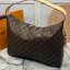 LV Slouchy MM Hobo bag 40 cm กระเป๋าถือ/สะพายไหล่ทรงโฮโบรุ่นใหม่ โดดเด่นด้วยรูปทรงอันเป็นเอกลักษณ์ เหมาะสำหรับพกพาเดินทางและใช้งานทุกวัน ลาย Monogram แคนวาสสุดไอคอนิก เสริมความสง่างามด้วยอะไหล่สีทอง งานจริงสวยมาก แนะนำค่ะ