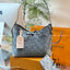 LV Carryall Denim Vintage Tote Bag กระเป๋าทรงโท้ทเดนิมสไตล์วินเทจ รุ่นใหม่ปั้มนูนลายโมโนแกรมบนเดนิมสุดไอคอนิก ที่ใครเห็นต้องเป็นคลั่งรัก ผู้ดี หรูหราได้ทุกลุค ทุกสไตล์