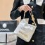 Chanel 22 mini bag กระเป๋าสะพายดีไซน์สุดเรียบหรู โดดเด่นจากสายสะพายโซ่สีทอง และเหรียญโลโก้ เพิ่มความแพงไปอีก ใช้ได้ง่ายๆไปเลยทุกโอกาส เกินต้านที่สุดกับไอเท็มนี้