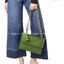 TORY BURCH Fleming Convertible Shoulder Bag ดีไซน์น่ารัก ดูแพงไม่เป็นรองใคร ใช้ได้ทั้งทั่วไปและออกงาน สาว ๆ คนไหนที่กำลังมองหากระเป๋าสะพายไหล่น่ารัก ๆ สักใบที่มีดีไซน์โดดเด่น สะดุดตาล่ะก็ไม่ควรพลาดกับ Collection นี้เลยค่ะ เพราะ Fleming นั้นเป็นรุ่นที่เรีย